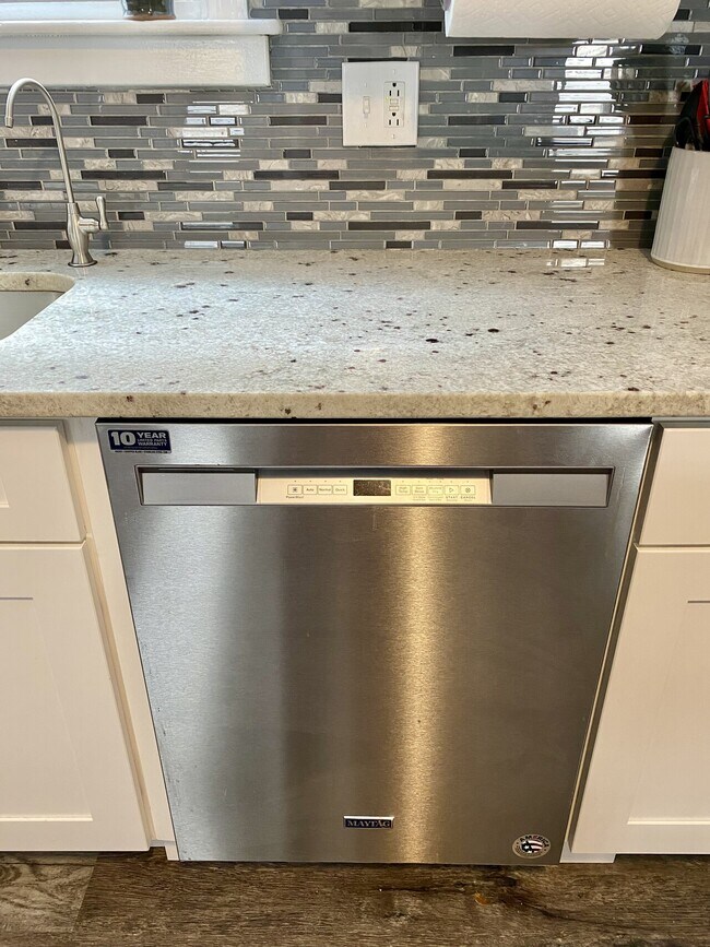 Building Photo - 40 Spencer