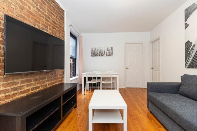 Foto del edificio - 309-311-311 E 95th St