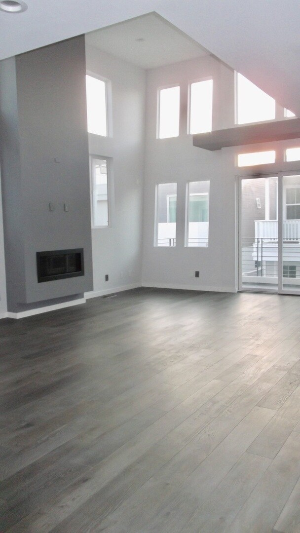 Building Photo - 205 S Irena Ave