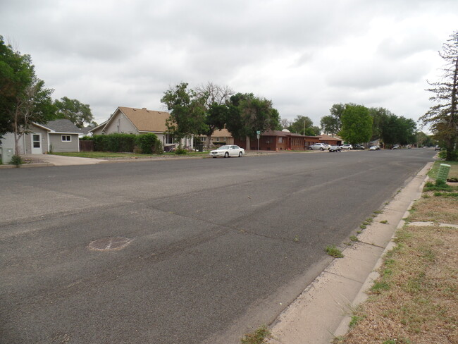 street scene - 1010 W Beaver Ave