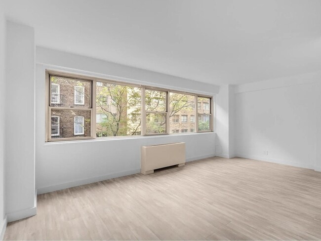 Foto del edificio - 321 E 48th St