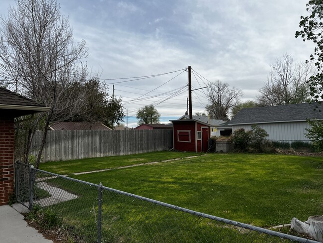 Building Photo - 2622 Van Lennen Ave