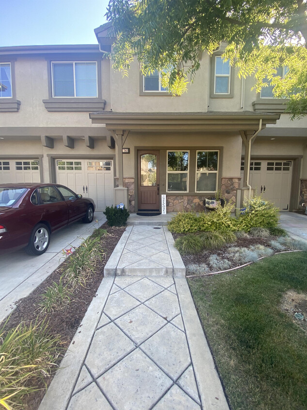 Primary Photo - 7240 Orchard Cir