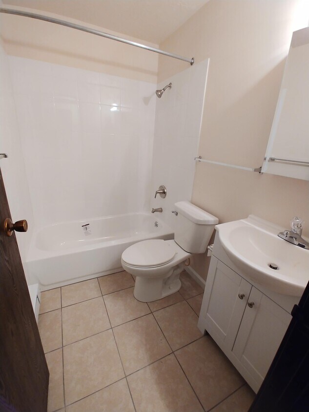 Foto principal - 698 Posey Hill St
