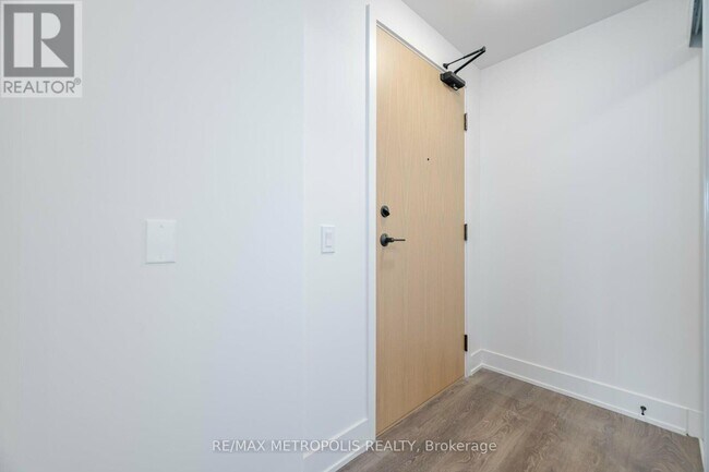 Photo du bâtiment - 202 Burnhamthorpe Rd E