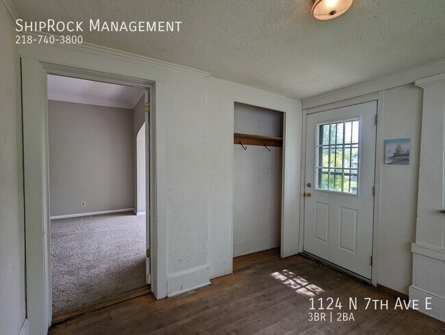 Foto del edificio - 1124 N 7th Ave E