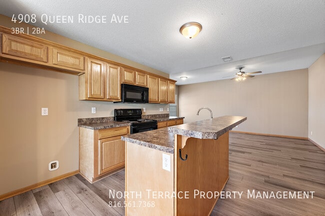 Building Photo - Spacious 3 Bed, 2 Bath Townhome