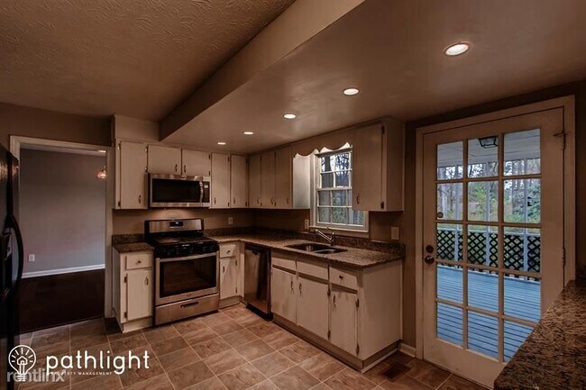 Foto del edificio - 5 br, 2.5 bath House - 4181 Glenn Street UNIT