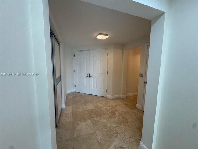 Foto del edificio - 3330 NE 190th St
