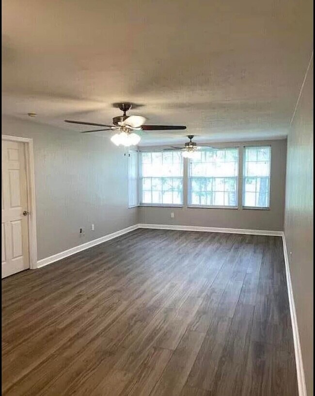 Building Photo - 1605 Palm Beach Trace Dr