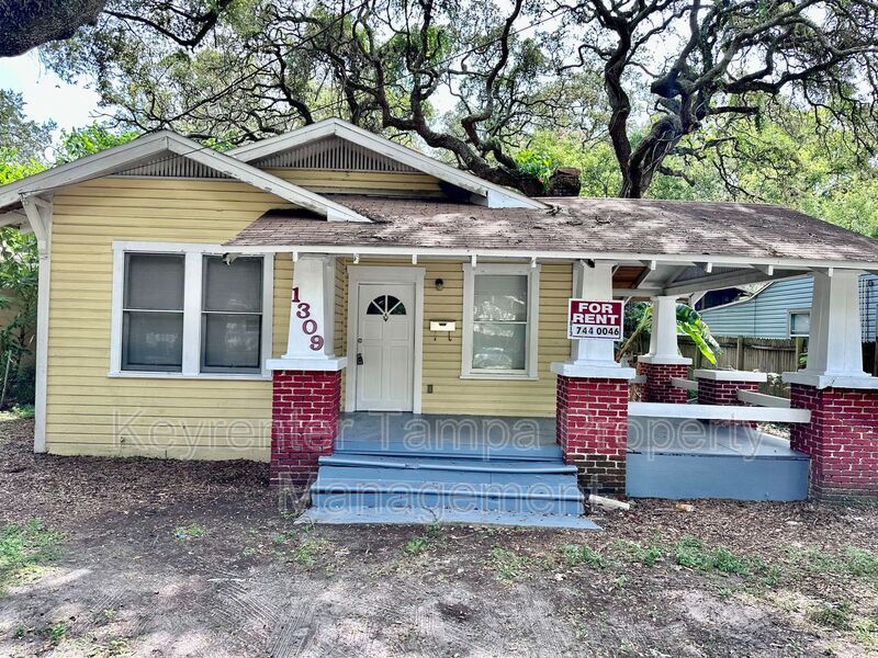 Primary Photo - 1309 E Osborne Ave