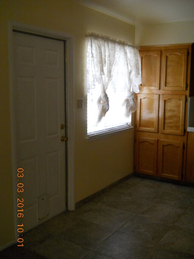 Foto del edificio - Appointment Only Do Not Disturb Occupants....