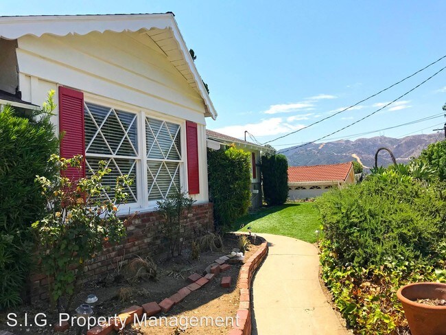 Foto del edificio - 3 br, 2 bath House - 9954 Marnice Ave.