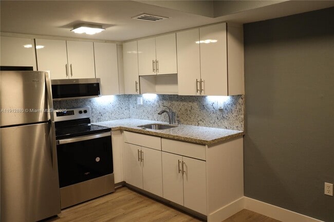 Foto del edificio - 636 NE 63rd St