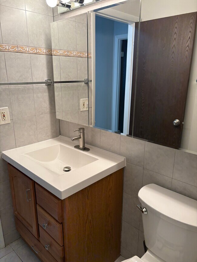 Building Photo - 509 Dempster St