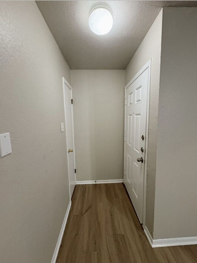 Foto del edificio - 204 W Mockingbird Ln