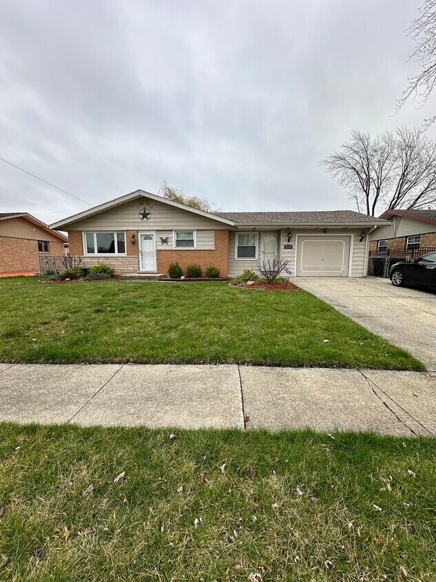 9129 Homestead Ln, Bridgeview, IL 60455 House Rental in Bridgeview