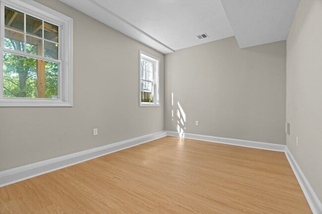 Building Photo - 7 Gorham St