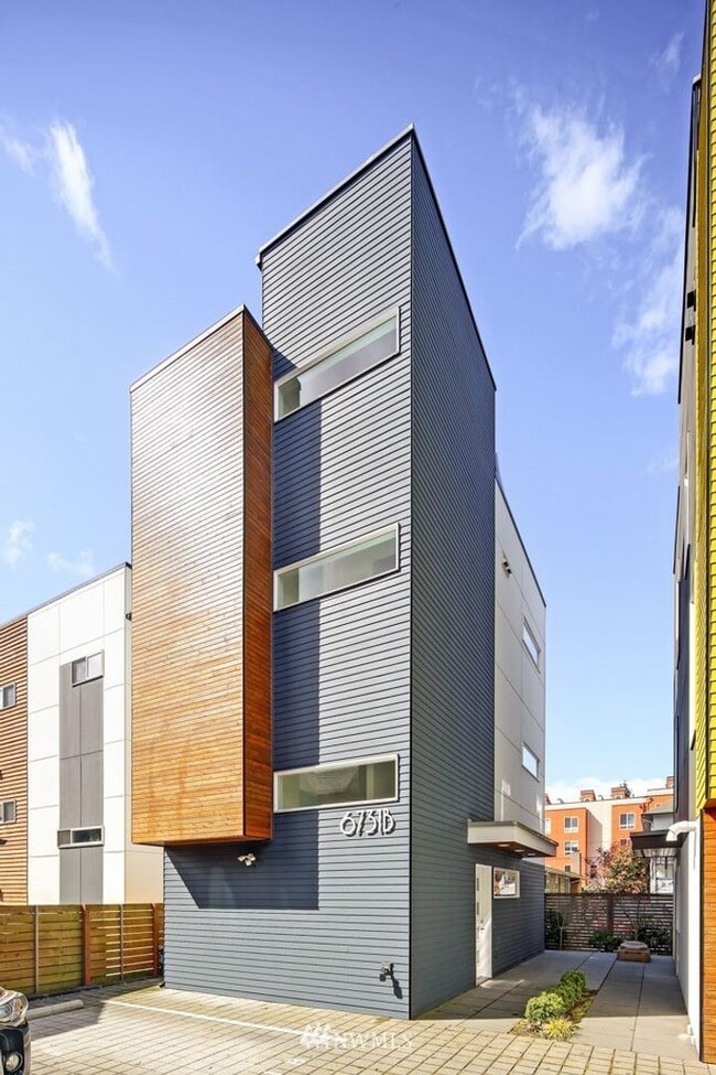 Building Photo - Modern Ballard House with Rooftop and Views!!