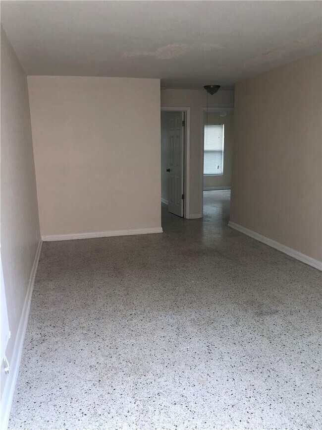 Building Photo - 709 8th St