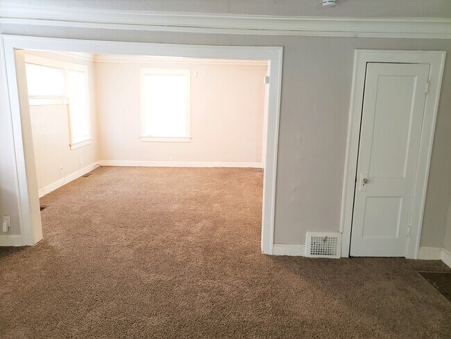 Foto del edificio - 5524 Woodland Ave