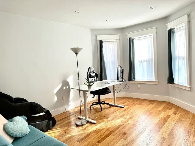 Foto del edificio - 326 Chelsea St