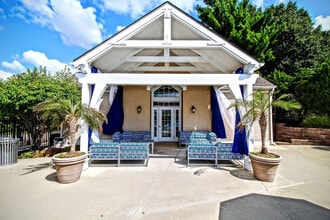 Building Photo - Hunter's Pointe Apartments