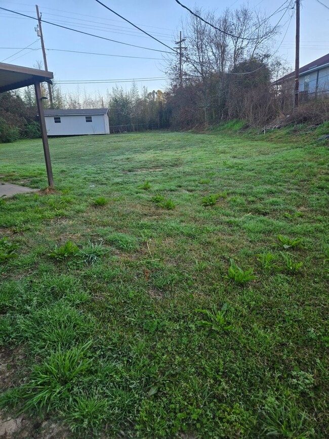 Foto del edificio - 3 Bedroom 2 Bathroom Brick Home in Pineville - Large Yard - $1600 per month