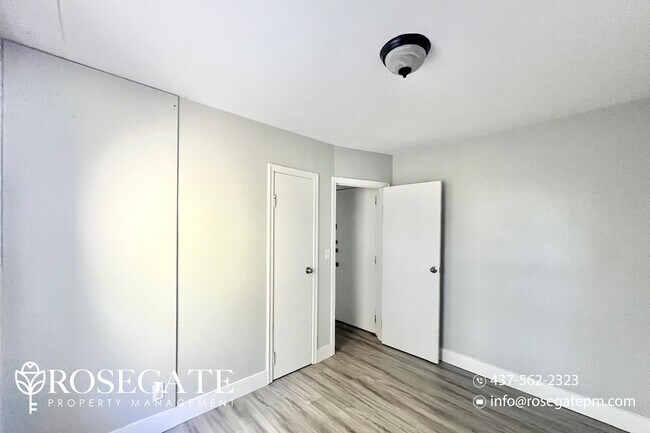 Photo du bâtiment - Cozy 1-Bedroom Multiplex in Cambridge with Parking & Water Included