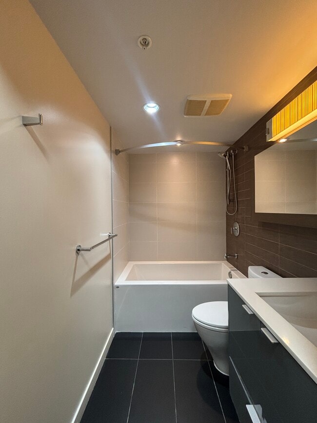 Building Photo - 161 W Georgia St