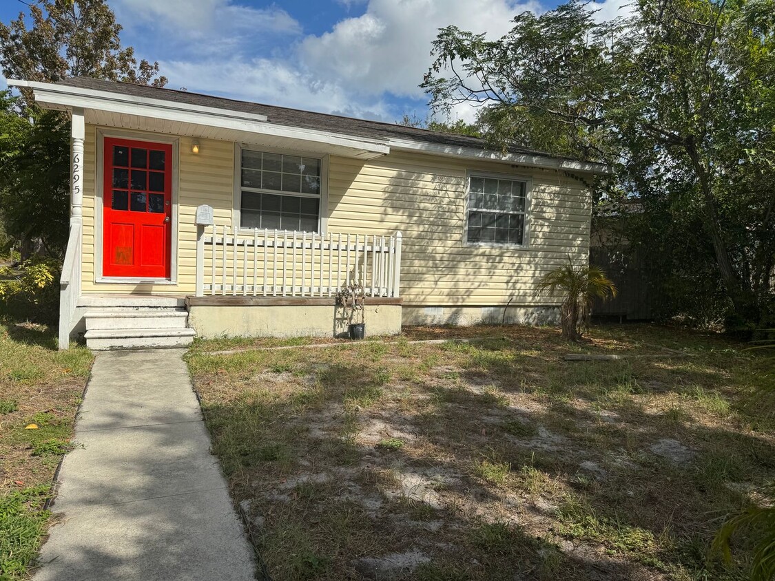 Primary Photo - Fenced in four bedroom house near beautifu...