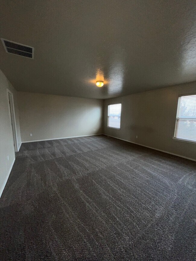 Building Photo - Spacious 4 Bed 2.5 Bath in Meridian!