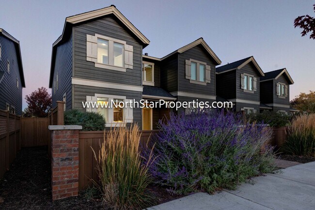 Foto del edificio - 20916 NE High Desert Ln