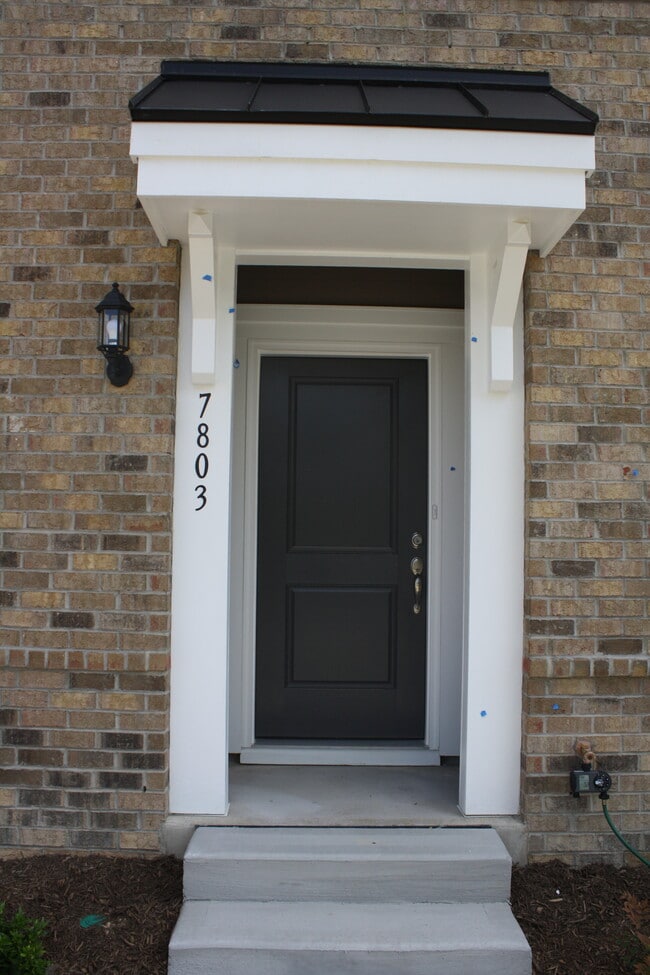 Building Photo - 7803 Flatrock Park Dr