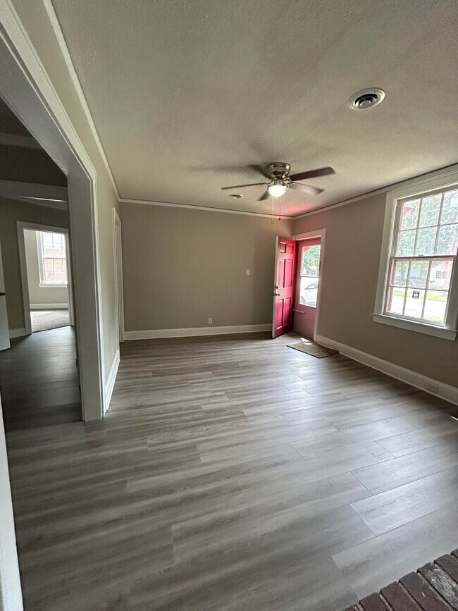 Foto del edificio - 411 E Charlotte Ave