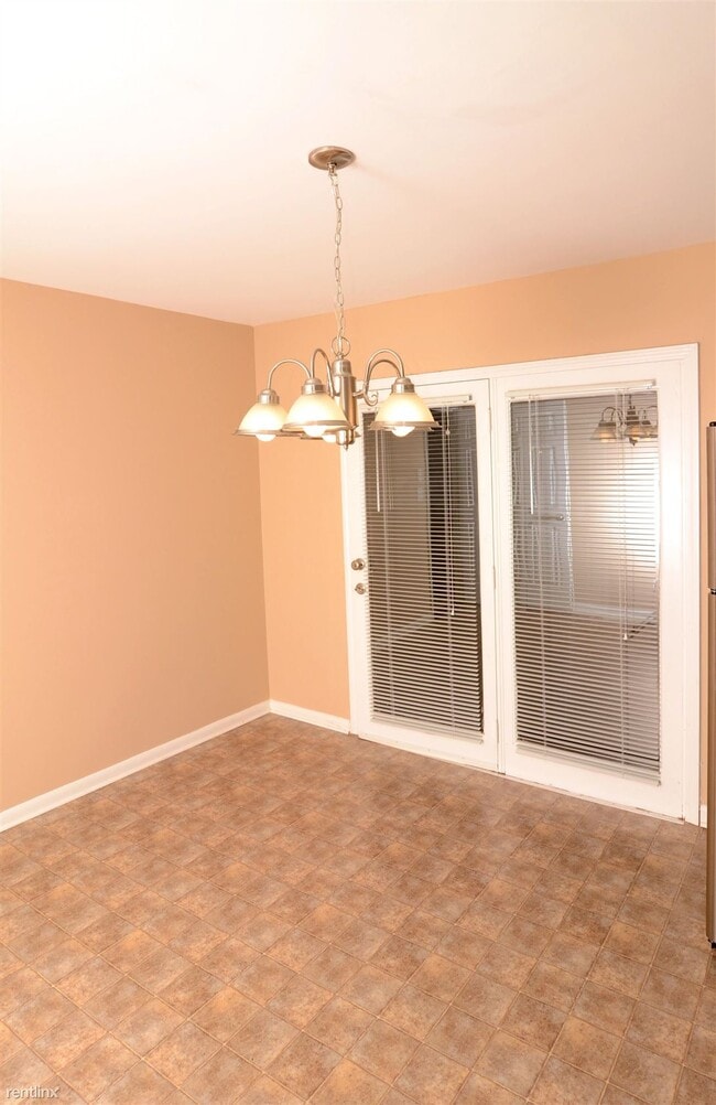 Building Photo - 3 br, 2 bath House - 558 Roxbury Drive