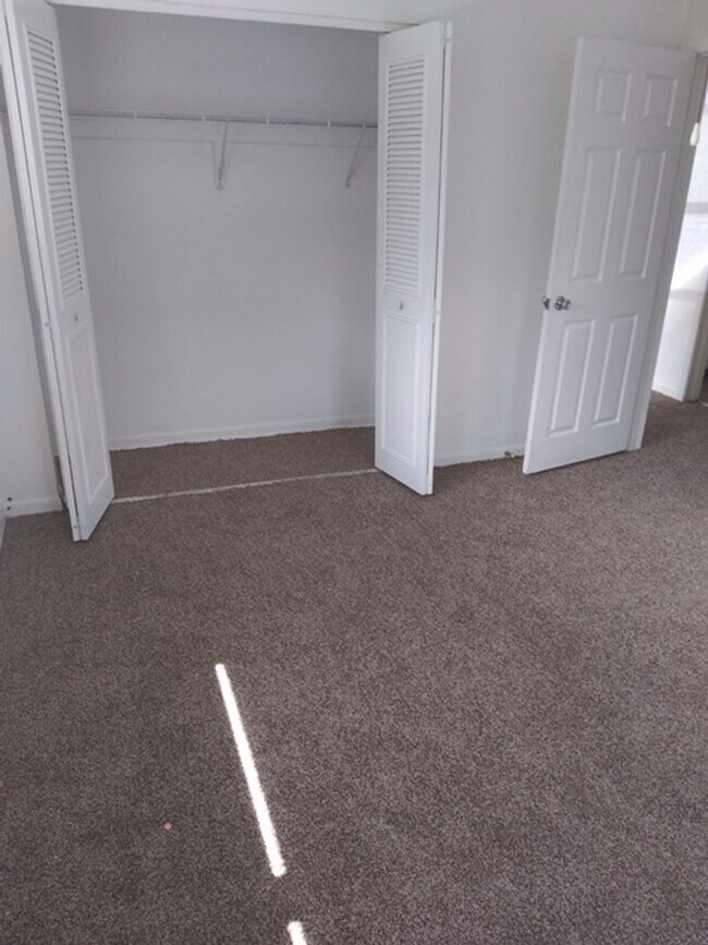 Foto del edificio - 3 Bed 1 Bath Home | Pet Friendly | Washer Dryer Hook Ups | Section 8 Welcome