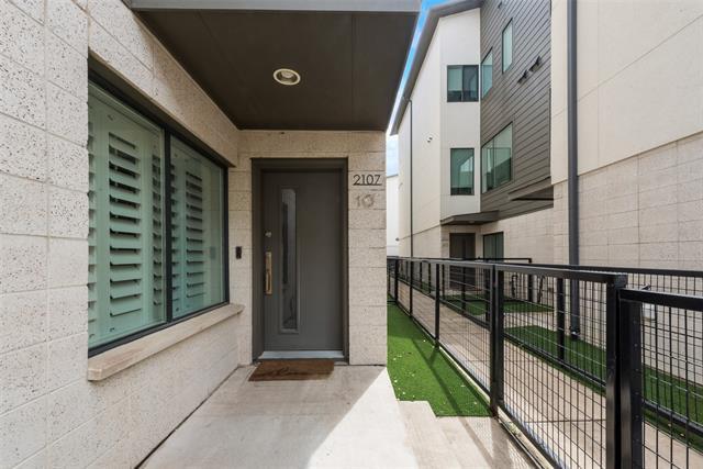 Foto del edificio - 2107 Bennett Ave