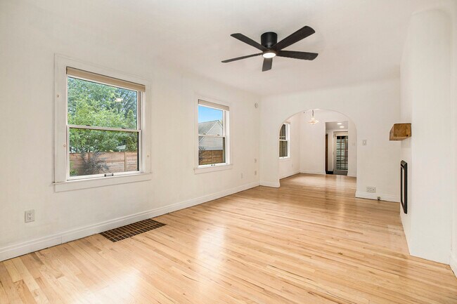 Foto del edificio - 2520 Oakdale Dr