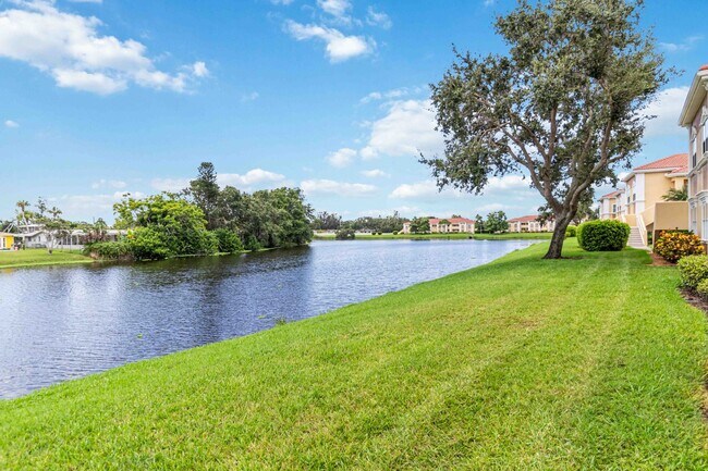 Foto del edificio - Spacious 2/2 condo with beautiful water vi...