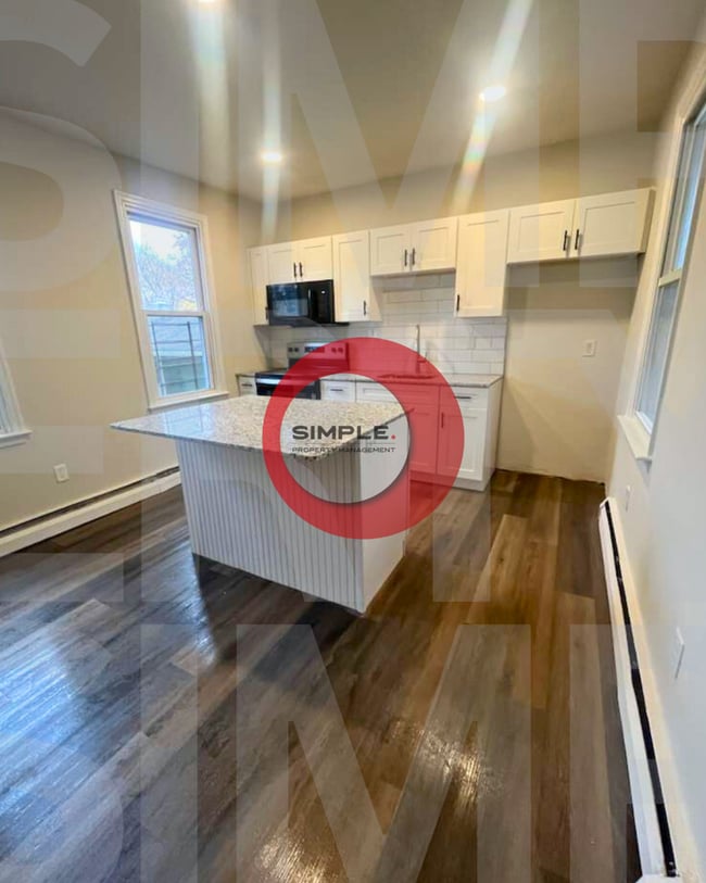 Building Photo - 3 Bedroom House