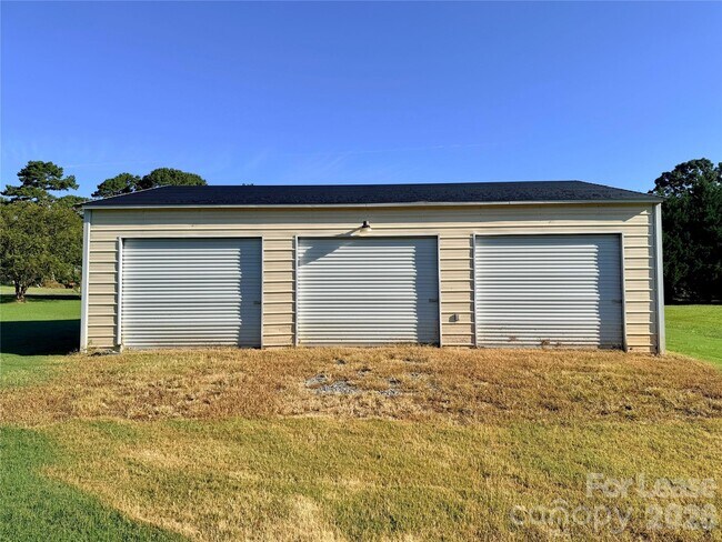 Foto del edificio - 3565 Randleman Rd