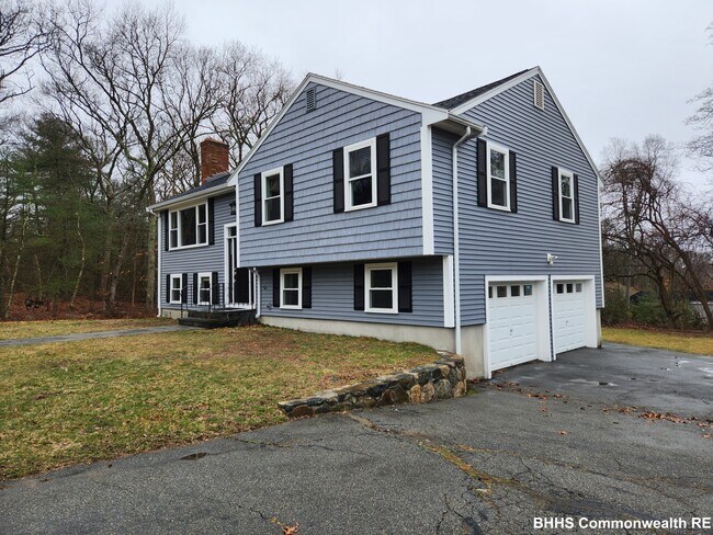 Foto del edificio - 27 Richardson Cir