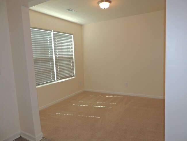Foto del edificio - 46 Hallow Oak St