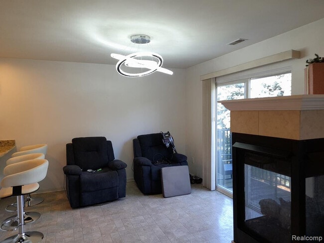 Foto del edificio - 14474 Shadywood Dr