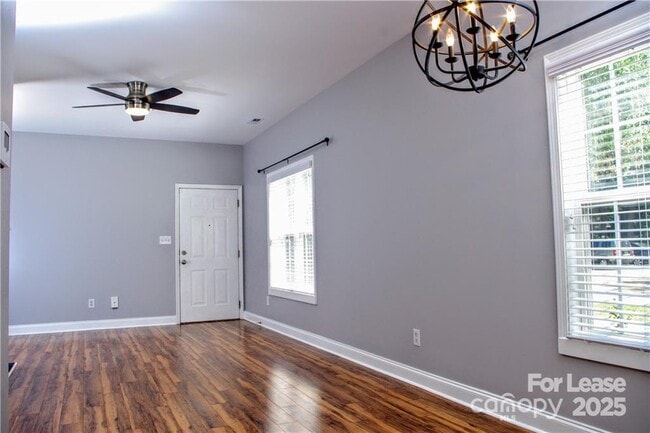 Foto del edificio - 917 Shearer St