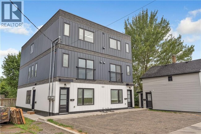 Building Photo - 133 Durham St