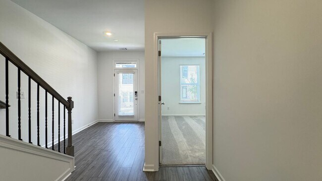 Building Photo - 104 Holt Ln