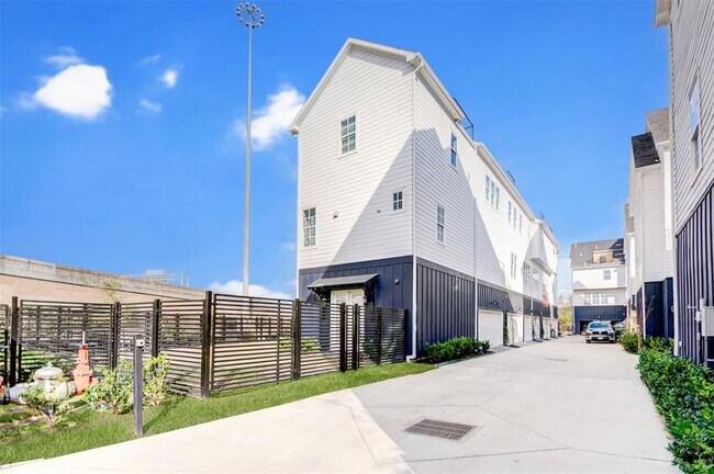 Foto del edificio - 822 Cage St