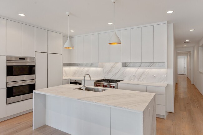 Foto del edificio - 641 W Wrightwood Ave